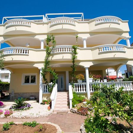 Apartments Dandelion Biograd Na Moru Luaran gambar