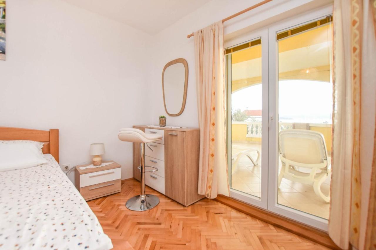 Apartments Dandelion Biograd Na Moru Luaran gambar