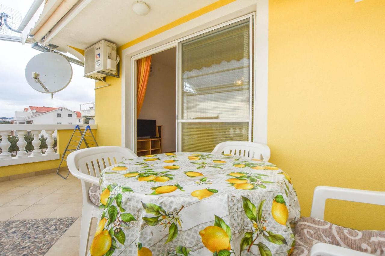 Apartments Dandelion Biograd Na Moru Luaran gambar