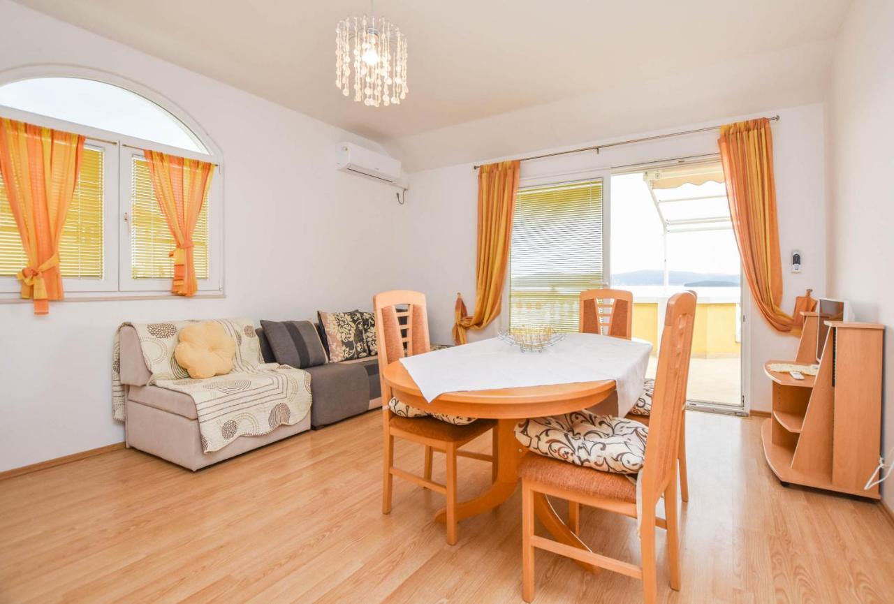 Apartments Dandelion Biograd Na Moru Luaran gambar