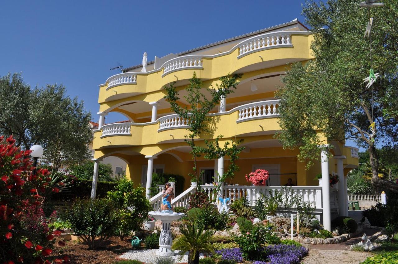 Apartments Dandelion Biograd Na Moru Luaran gambar