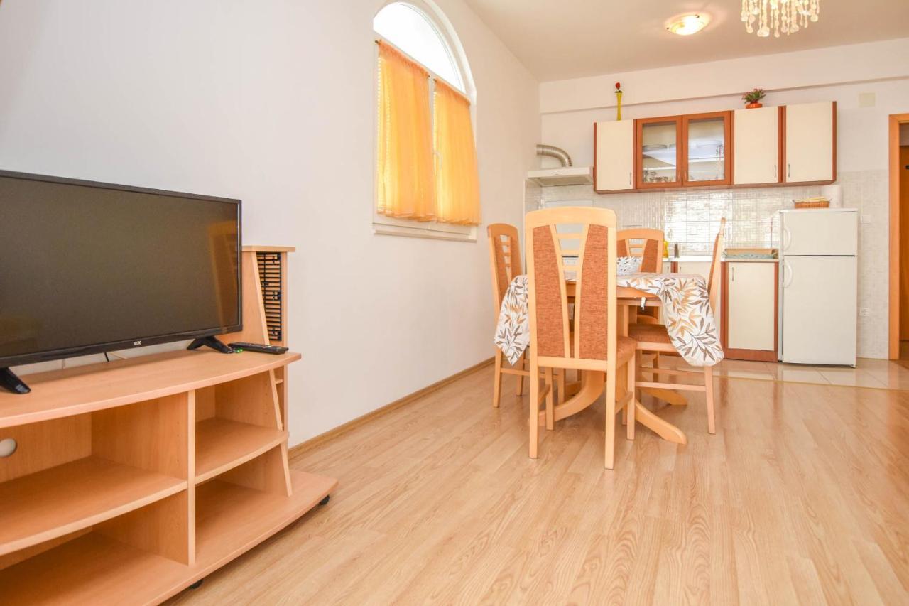 Apartments Dandelion Biograd Na Moru Luaran gambar