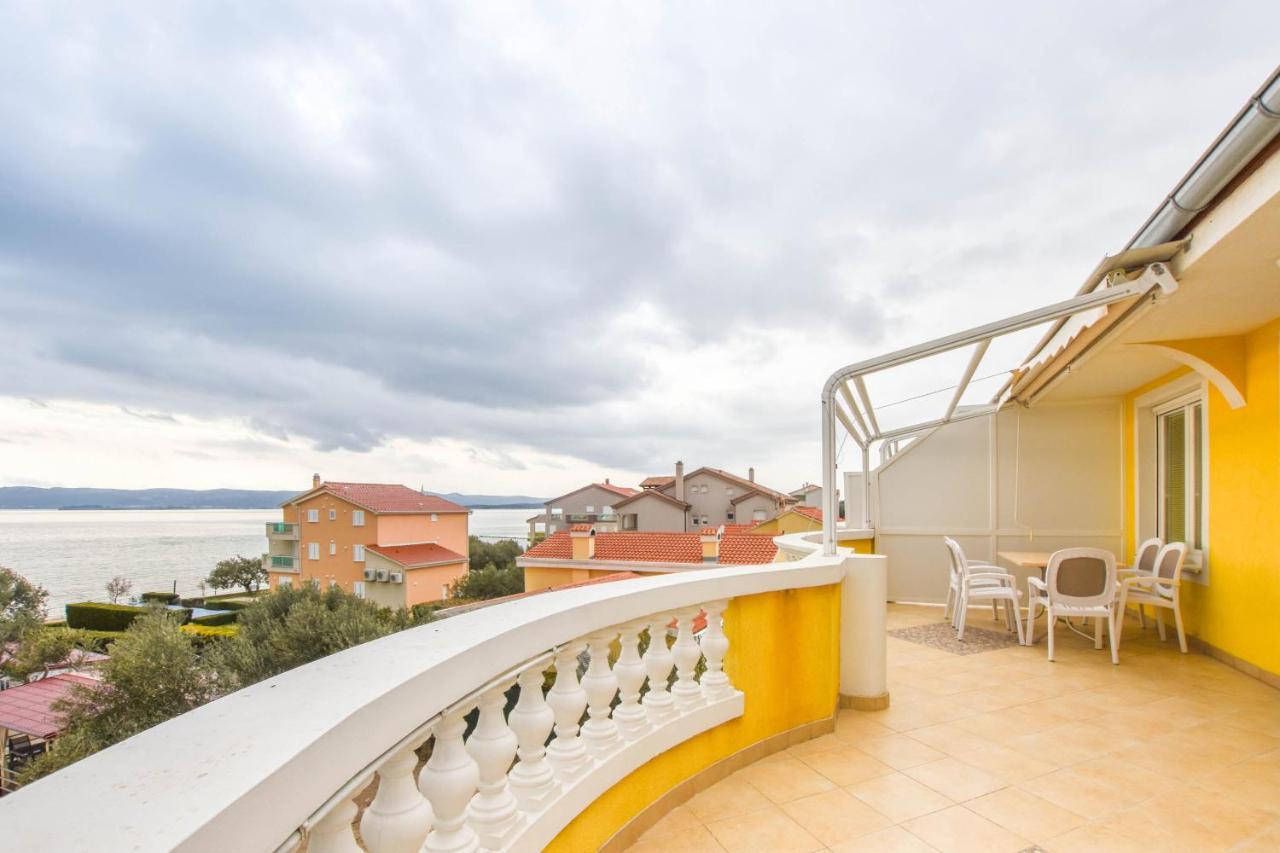 Apartments Dandelion Biograd Na Moru Luaran gambar