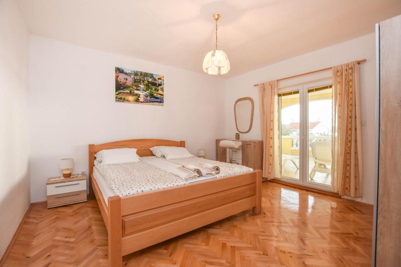 Apartments Dandelion Biograd Na Moru Luaran gambar