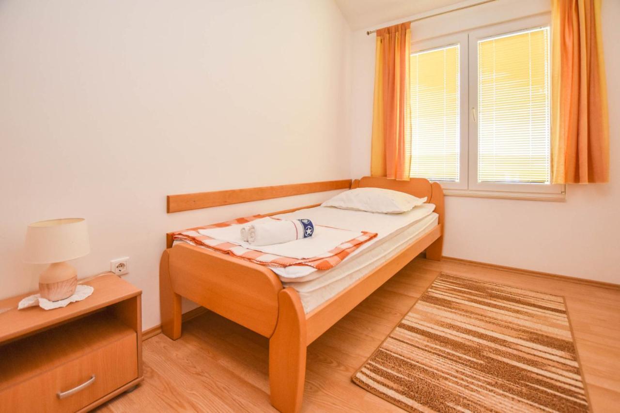 Apartments Dandelion Biograd Na Moru Luaran gambar